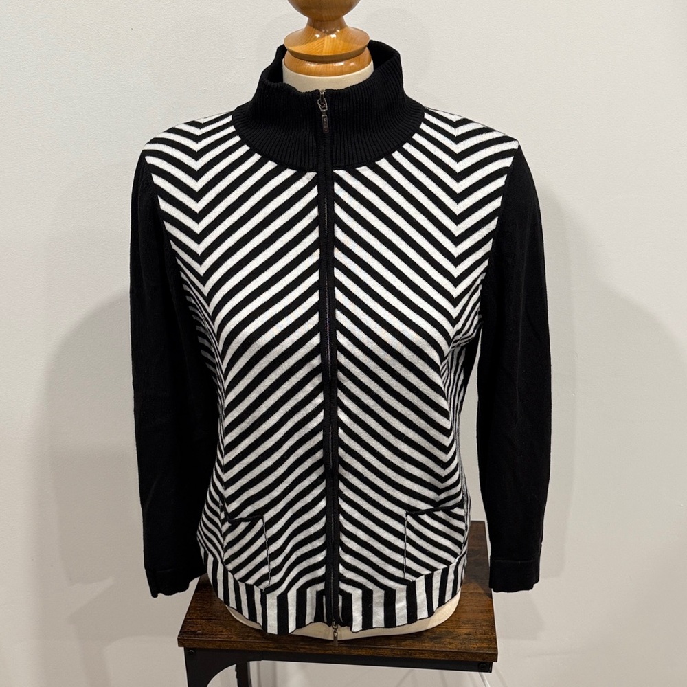 Olsen Europe Black and White Striped Women's Zip Up Sweater